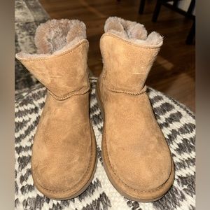 Chestnut Ugg Minis